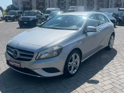 Usata Mercedes A180 Premium 109 CV (80 kW) 2014 Grigio Berlina