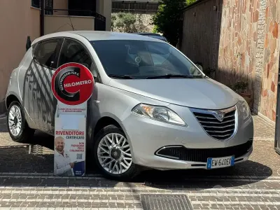 Usata Lancia Ypsilon Silver 69 CV (50 kW) 2014 Grigio Utilitaria