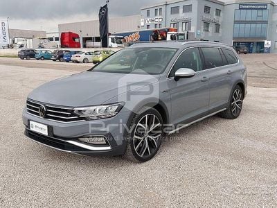 Begagnad VW Passat Alltrack 200 HK (147 kW) 2022 Grå Kombi