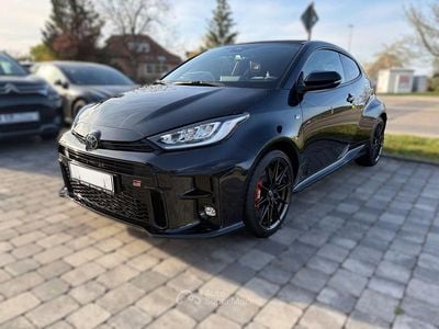 Begagnad Toyota Yaris 261 HK (191 kW) 2022 Svart Halvkombi