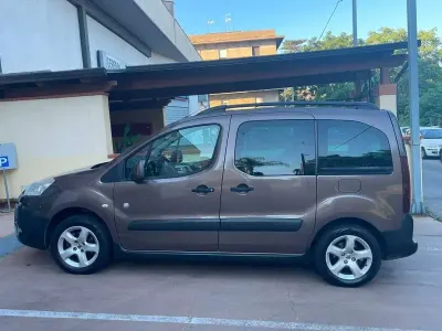 Usata Peugeot TePee Outdoor 114 CV (83 kW) 2013 Marrone Station wagon