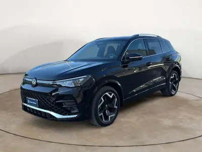 Usata VW Tiguan R-line 150 CV (110 kW) 2024 Nero SUV