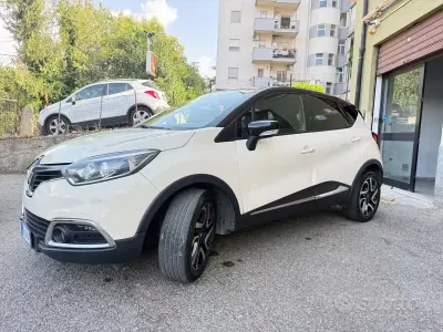 Usata Renault Captur 90 CV (66 kW) 2013 Beige SUV
