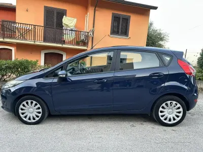 Usata Ford Fiesta 97 CV (71 kW) 2014 Bluazzurro Utilitaria