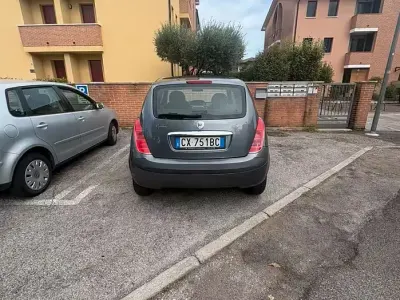 Usata Lancia Ypsilon 60 CV (44 kW) 2005 Grigio Utilitaria
