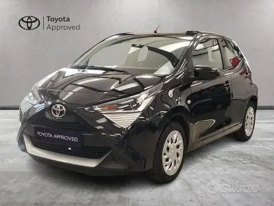 Usata Toyota Aygo X-play 72 CV (52 kW) 2021 Nero Utilitaria