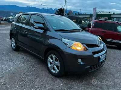 Usata Toyota Urban Cruiser 90 CV (66 kW) 2013 Grigio Utilitaria