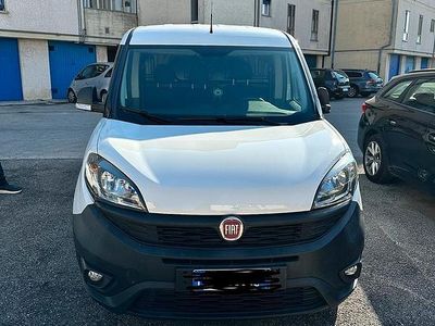 Usata Fiat Doblò 105 CV (77 kW) 2020 Bianco Monovolume