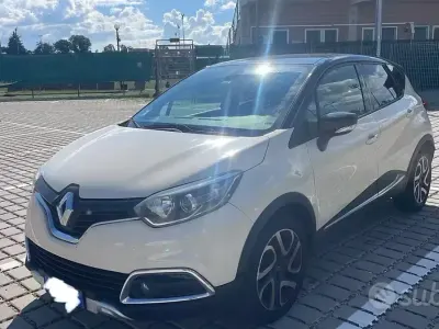 Usata Renault Captur 90 CV (66 kW) 2015 Beige SUV
