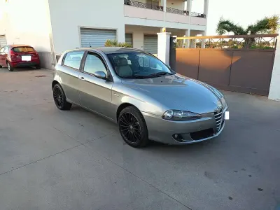 Usata Alfa Romeo 147 Exclusive 150 CV (110 kW) 2005 Grigio Utilitaria