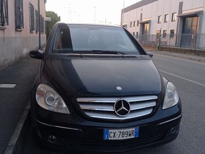 Mercedes B200