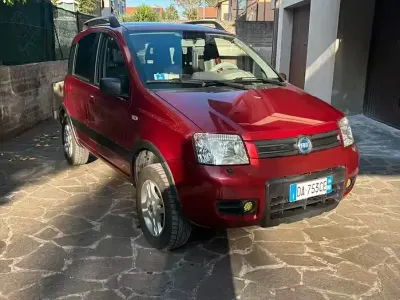 Usata Fiat Panda 4x4 69 CV (50 kW) 2006 Rosso Utilitaria