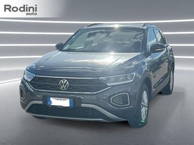 Usata VW T-Roc Life 150 CV (110 kW) 2023 Grigio SUV
