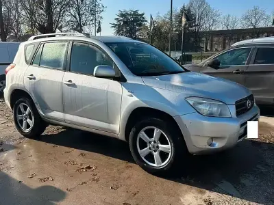 Usata Toyota RAV4 Luxury 136 CV (100 kW) 2008 Grigio SUV