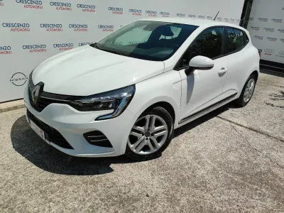 Begagnad Renault Clio V 90 HK (66 kW) 2021 Vit Sedan
