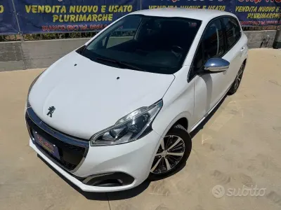 Usata Peugeot 208 Allure 101 CV (74 kW) 2016 Bianco Utilitaria
