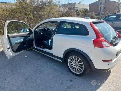 Usata Volvo C30 109 CV (80 kW) 2012 Bianco Utilitaria
