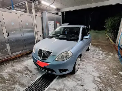 Usata Lancia Ypsilon 69 CV (50 kW) 2009 Blu Utilitaria