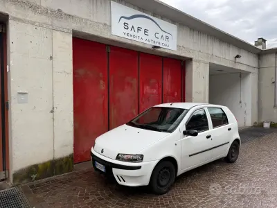 Usata Fiat Punto 80 CV (58 kW) 2000 Bianco Utilitaria