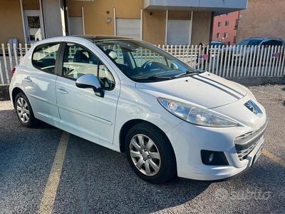 Bianco Usata 2011 Peugeot 207 Berlina | 3900 € (Buon prezzo)
