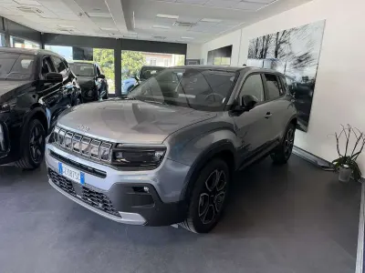 Usata Jeep Avenger EV Altitude 114 kW (156 CV) 2025 Grigio SUV
