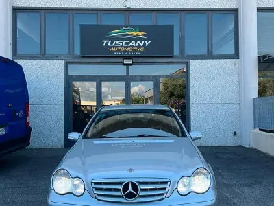 Usata Mercedes C220 Classic 143 CV (105 kW) 2001 Grigio Berlina