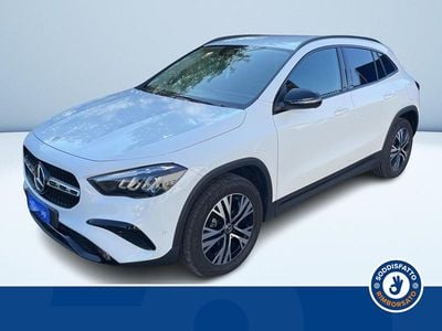 Blu metallizzato Usata 2024 Mercedes GLA200 Advanced SUV | 42.600 € (Cara)