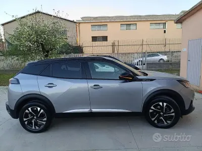 Usado Peugeot 2008 GT-line 131 HP (96 kW) 2020 Cinzento SUV