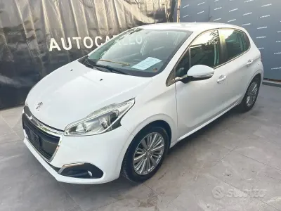 Usata Peugeot 208 Allure 75 CV (55 kW) 2016 Bianco Utilitaria