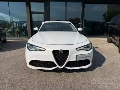 Usata Alfa Romeo Giulia 180 CV (132 kW) 2019 Bianco Berlina