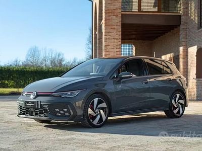 Usata VW Golf VIII GTI 265 CV (194 kW) 2025 Grigio Berlina