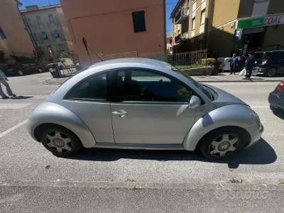 Usata VW New Beetle 102 CV (75 kW) 2002 Grigio Utilitaria