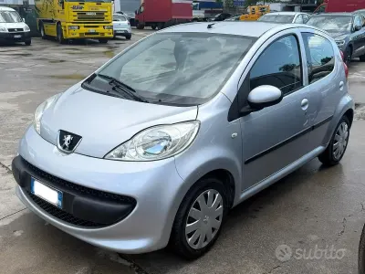 Usata Peugeot 107 68 CV (50 kW) 2007 Grigio Utilitaria