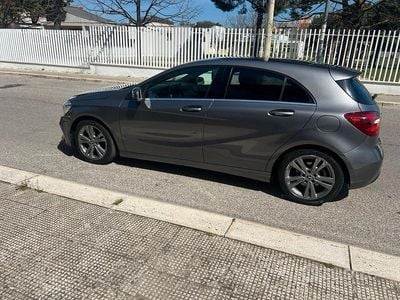 Usata Mercedes A180 Premium 108 CV (79 kW) 2018 Grigio Berlina