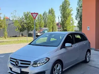 Usata Mercedes B180 109 CV (80 kW) 2016 Grigio Utilitaria