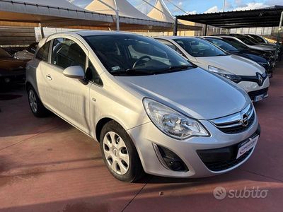 Usata Opel Corsa 75 CV (55 kW) 2011 Grigio Berlina