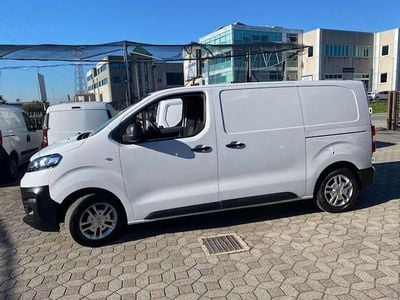 Usata Opel Vivaro 120 CV (88 kW) 2022 Bianco Monovolume