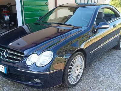 Usata Mercedes CLK220 Avantgarde 150 CV (110 kW) 2007 Blu Coupé