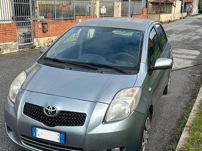 Usata Toyota Yaris Sol 87 CV (63 kW) 2007 Grigio Utilitaria