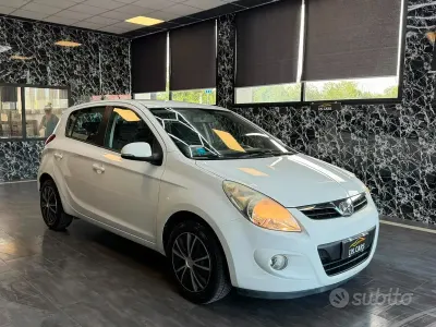 Usata Hyundai i20 Comfort 75 CV (55 kW) 2011 Bianco Utilitaria