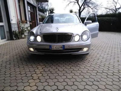Usata Mercedes E270 Avantgarde 177 CV (130 kW) 2003 Argento Berlina
