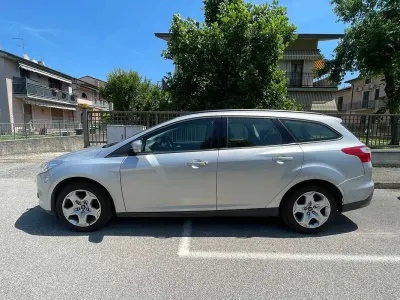 Usata Ford Focus 120 CV (88 kW) 2015 Argento Station wagon