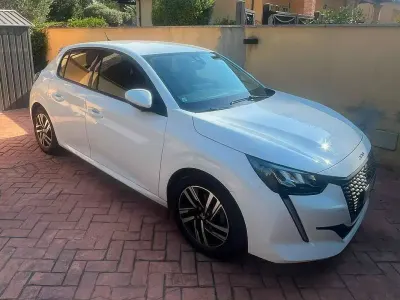 Usata Peugeot 208 Allure 101 CV (74 kW) 2021 Utilitaria