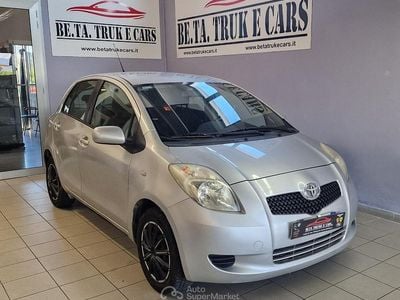 Usata Toyota Yaris Sol 69 CV (50 kW) 2007 Gray Utilitaria