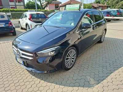 Usata Mercedes B180 Business 136 CV (100 kW) 2021 Blu/azzurro Utilitaria