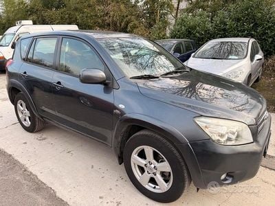 Usata Toyota RAV4 Luxury 177 CV (130 kW) 2006 Grigio SUV