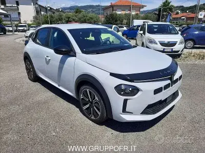 Nuova Lancia Ypsilon 100 CV (73 kW) 2026 Grigio Utilitaria