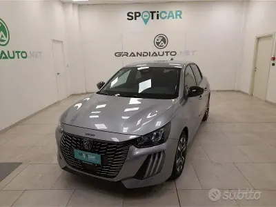 Usata Peugeot 208 Allure 101 CV (74 kW) 2025 Grigio Utilitaria
