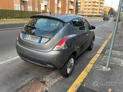Usata Lancia Ypsilon 80 CV (58 kW) 2014 Grigio Utilitaria