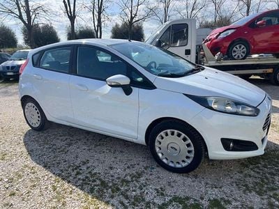 Usata Ford Fiesta Titanium 75 CV (55 kW) 2010 Bianco Utilitaria